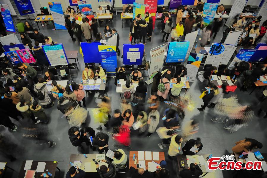 Tianjin holds job fair for female students