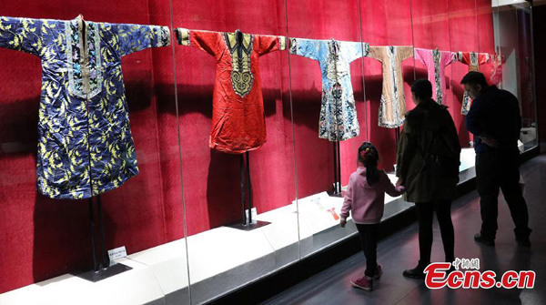 Museum offers free exhibition on ancient Xinjiang costumes