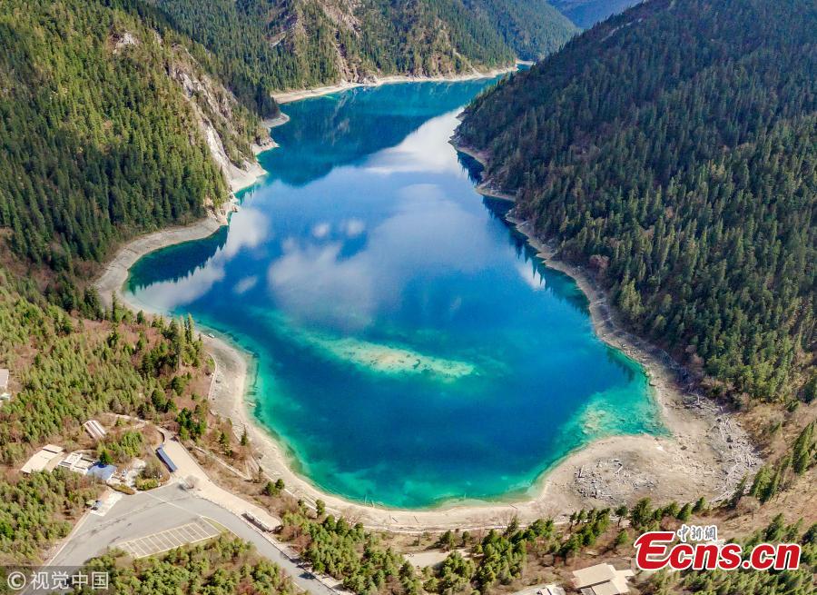 Quake-hit Jiuzhai Valley retains natural charms