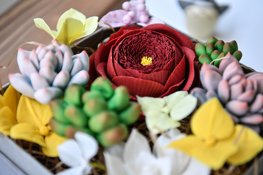 Kunming bakery wows with realistic cakes