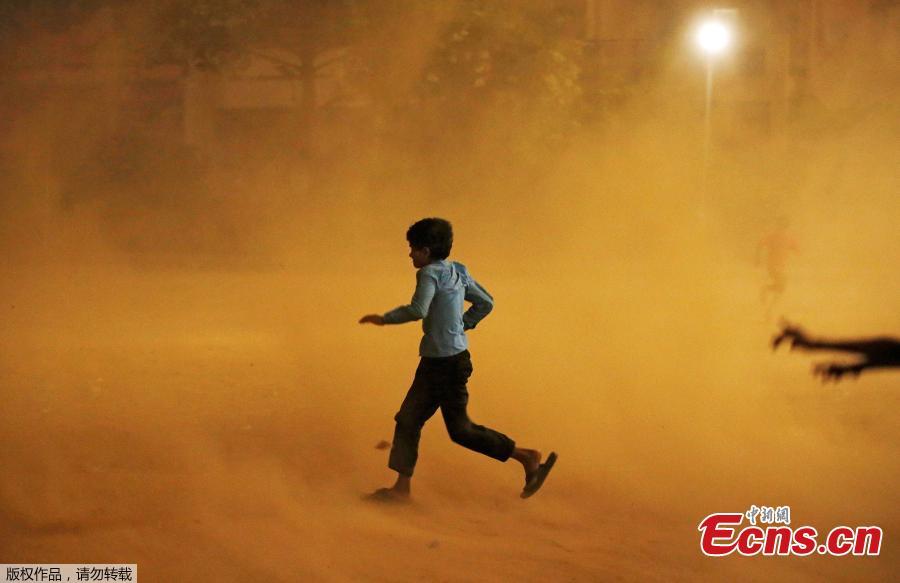 Dust storm hits New Delhi