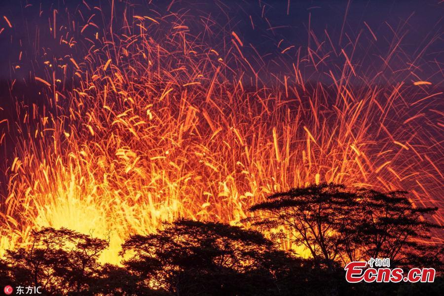 Photographer documents Kilauea lava at close range