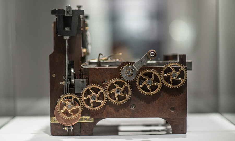 U.S. patent history reviewed at a touring model exhibition