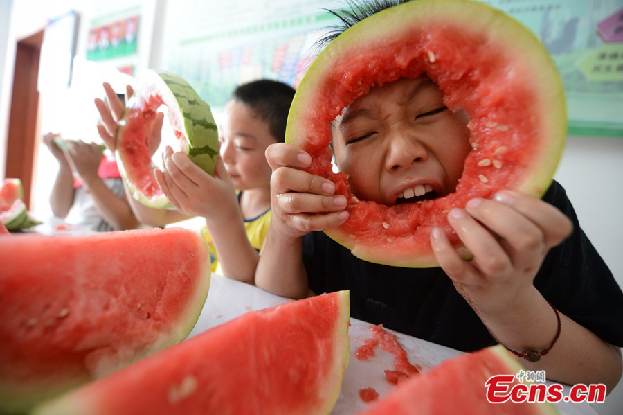 Watermeloneating contest marks Beginning of Autumn (1/5) Headlines