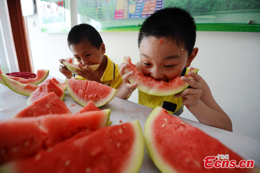 Watermeloneating contest marks Beginning of Autumn (4/5) Headlines