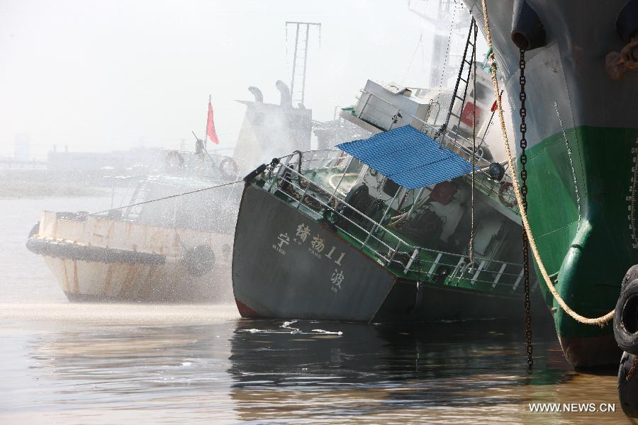 Oil tanker explosion kills 7 in Ningbo (1/4) Headlines, features