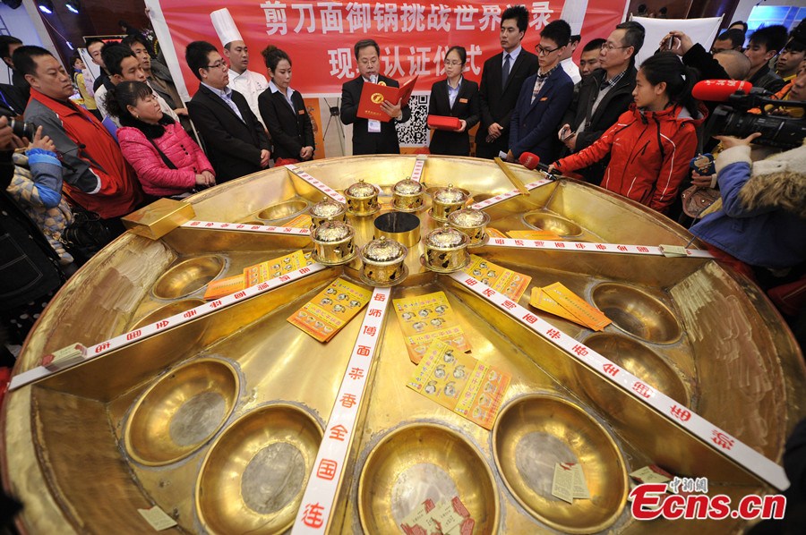 World's biggest hot pot debuts in Shanxi (1/5) Headlines, features