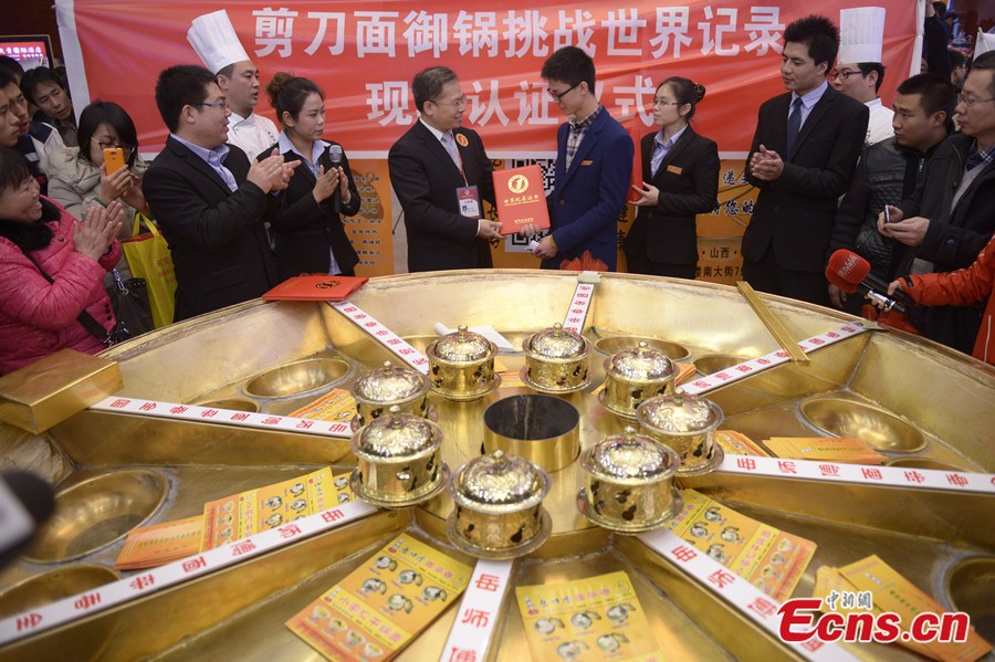 World's biggest hot pot debuts in Shanxi (1/5) Headlines, features