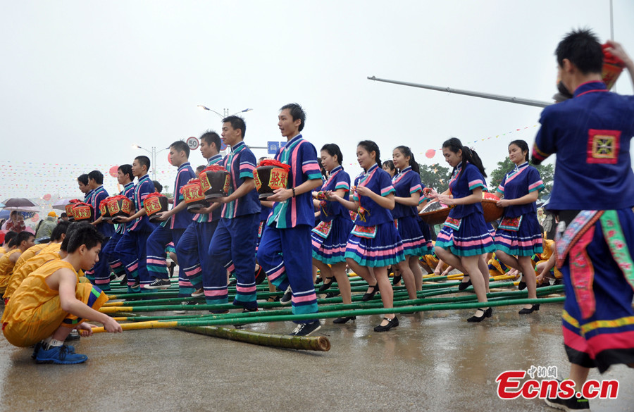 'San Yue San' festival celebrated across China (2/17) Headlines