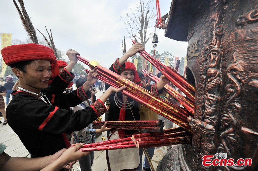 'San Yue San' festival celebrated across China (10/17) Headlines