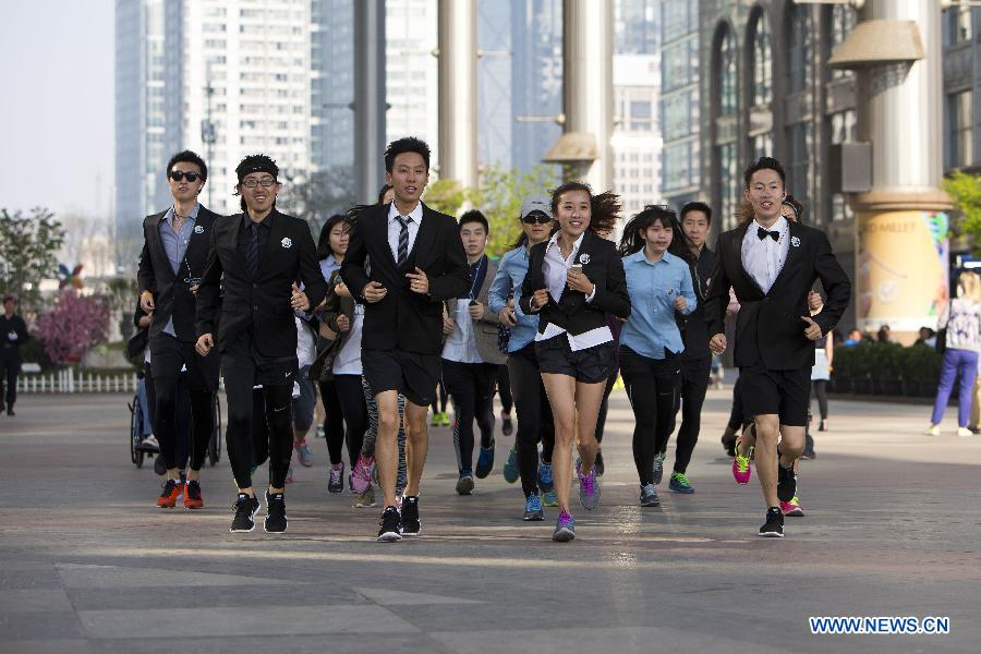 'Running in suits' activity held in Beijing's Sanlitun (1/3) Headlines, features, photo and