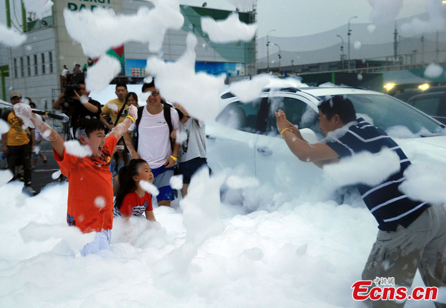 'Car wash party' held in Shanghai (1/2) Headlines, features, photo