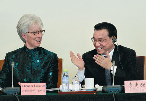 Vice-Premier Li Keqiang emphasizes a point during talks with Christine Lagarde, International Monetary Fund managing director, at the China Development Forum 2012 in Beijing on Sunday. Feng Yongbin / China Daily