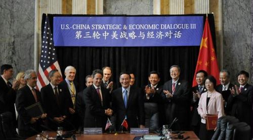 File photo taken on May 10, 2011 shows Wang Qishan (C) attends a signing ceremony of the 3rd round China-U.S. Strategic and Economic Dialogue. (Xinhua)