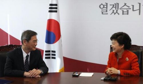 Chinas vice foreign minister Zhang Zhijun has met South Korean president-elect Park Geun-hye, in Seoul.