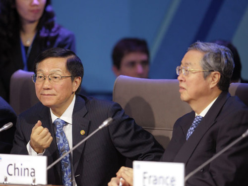 Chinese Finance Minister Xie Xuren, left, and Governor of the People's Bank of China Zhou Xiaochuan attend the summit of G20 finance ministers and central bank governors in Moscow, Feb 16, 2013. [Photo/Xinhua]