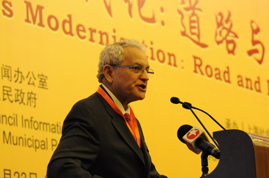 Mohamed Noman Galal, a member of the Egyptian Council for Foreign Relations and former ambassador to China, delivers a speech on Chinese Developmental Democracy at the fifth World Forum on China Studies in Shanghai, March 23, 2013. [Photo/Sun Yuqing/chinadaily.com.cn] 