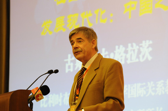 A leading scholar of Chinastudies said Beijingis still preoccupied with domestic development issues, and it will be a long-term goal for Chinato take up full scale international responsibilities. 