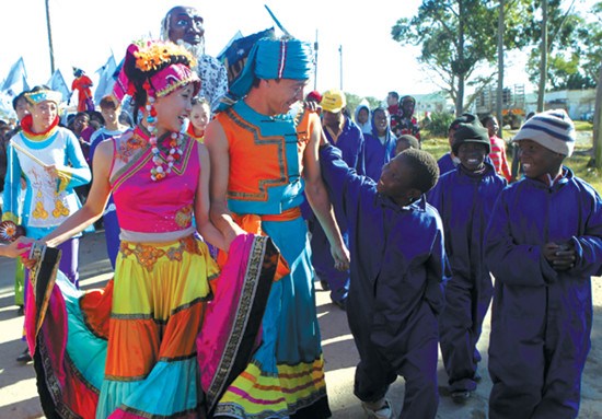 Performers from Tianjin take part in an arts festival in Grahamstown, South Africa, in July 2011. LIANG QUAN / XINHUA