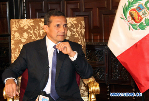 Peruvian President Ollanta Humala receives an interview of Xinhua News Agency, in Lima, capital of Peru, on April 3, 2013. Peruvian President Ollanta Humala is scheduled to attend the 2013 Boao Forum for Asia in China on April 6-8. (Xinhua/Luis Camacho)