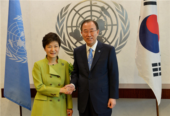 Park Geun-hye (left), president of the Republic of Korea, shakes hands with United Nations Secretary-General Ban Ki-moon on Monday at UN headquarters in New York. [Photo/Agencies]