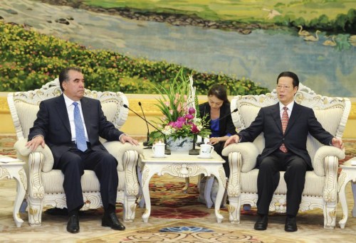 Chinese Vice Premier Zhang Gaoli (R) meets with Tajik President Emomali Rakhmon in Beijing, capital of China, May 20, 2013. (Xinhua/Xie Huanchi) 