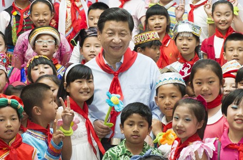 President Xi Jinping joins children at Beijing Children's Palace on Thursday. Various activities were held ahead of International Children's Day, which falls on Saturday. PHOTO BY LI Xueren / Xinhua