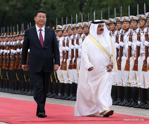 Chinese President Xi Jinping (L) holds a welcoming ceremony for King of Bahrain Sheikh Hamad bin Isa Al-khalifa before their talks at the Great Hall of the People in Beijing, capital of China, Sept. 16, 2013. (Xinhua/Pang Xinglei)