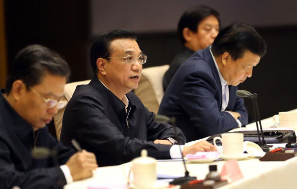 Chinese Premier Li Keqiang (2nd L) speaks at a conference discussing the transformation of government functions and institutional reforms, in Beijing, capital of China, Nov. 1, 2013. [Photo/Xinhua] 