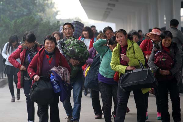 Migrant workers in cities hope to gain access to the same level of welfare services as urban residents. Niu Yuan / For China Daily