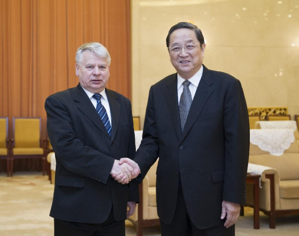 Yu Zhengsheng (R), chairman of the National Committee of the Chinese People's Political Consultative Conference, meets with Polish Senate Speaker Bogdan Borusewicz in Beijing, capital of China, Dec. 16, 2013. (Xinhua/Xie Huanchi)