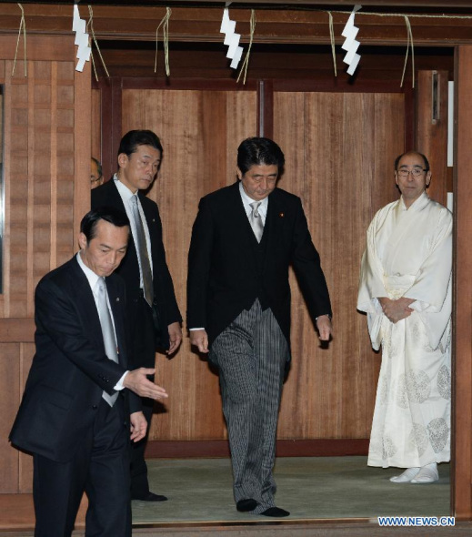Japanese Prime Minister Shinzo Abe (2nd R) visits the war-linked Yasukuni shrine in Tokyo, Japan, on Dec. 26, 2013. (Xinhua/Ma Ping) 