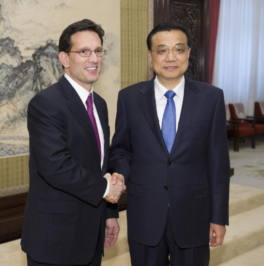 Chinese Premier Li Keqiang (R) meets with a delegation led by the U.S. House Majority Leader Eric Cantor (L) in Beijing, capital of China, April 24, 2014. (Xinhua/Huang Jingwen)