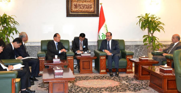 Iraqi Prime Minister Nouri al-Maliki (2nd R) meets with Chinese Middle East envoy Wu Sike (3rd L) in Baghdad, Iraq, on July 7, 2014. Wu said on Monday that China will firmly stand with the Iraqis in its efforts to preserve sovereignty, independence and combat terrorism. (Xinhua)