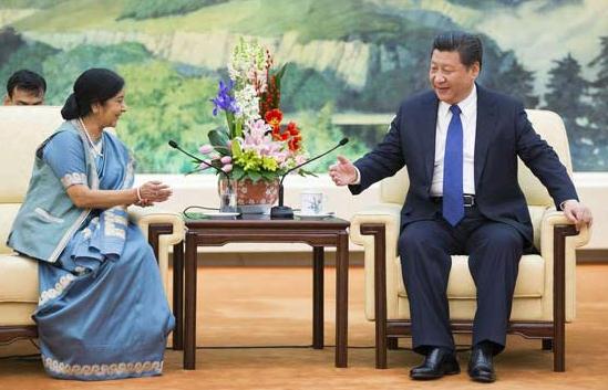 President Xi Jinping meets India's External Affairs Minister Sushma Swaraj at the Great Hall of the People in Beijing, February 2, 2015. [Photo/Xinhua]  
