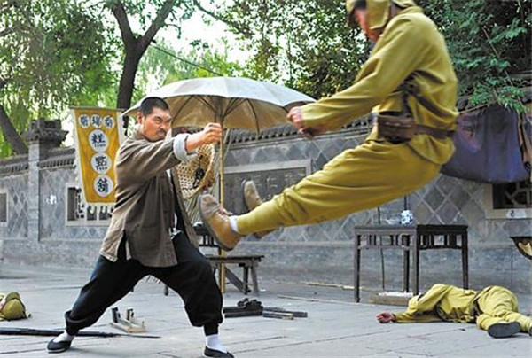 A scene from a TV series that shows a Chinese man repelling a Japanese soldier with his fist. (Photo/CRI)