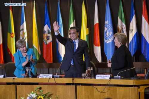 Chinese Premier Li Keqiang (C) delivers a speech at the United Nations Economic Commission for Latin America and the Caribbean (ECLAC), in Santiago, Chile, May 25, 2015. (Xinhua/Huang Jingwen) 