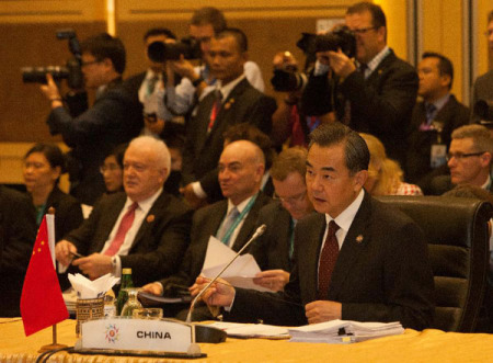 Chinese Foreign Minister Wang Yi (R front) speaks during the East Asia Summit Foreign Ministers' Meeting in Kuala Lumpur, Malaysia, on Aug. 6, 2015. (Photo/Xinhua)