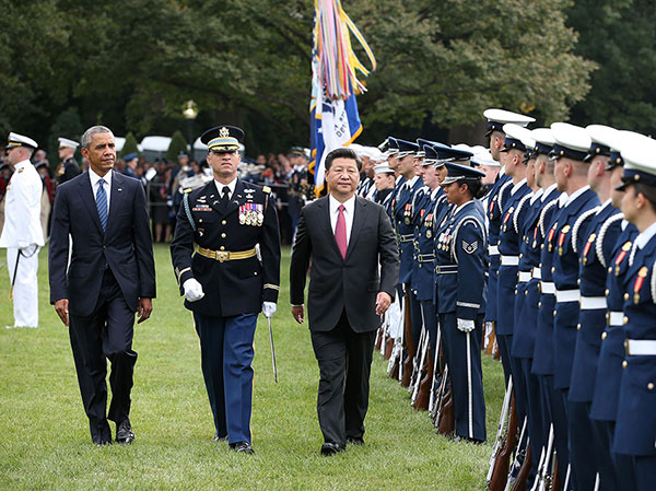 Chinese President Xi Jinping (R) is welcomed by U.S. President Barack Obama (L) at the South Lawn of the White House in Washington DC, the United States, Sept 25, 2015. Xi arrived in Washington, the second stop of his first state visit to the United States, on Thursday after a busy two-and-a-half-day stay in West Coast hub Seattle. (Photo/Xinhua)