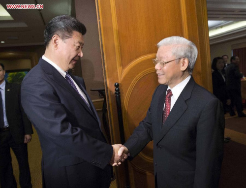 Chinese President Xi Jinping (L) meets with General Secretary of the Communist Party of Vietnam Central Committee Nguyen Phu Trong in Hanoi, Vietnam, Nov. 6, 2015. (Photo: Xinhua/Lan Hongguang)