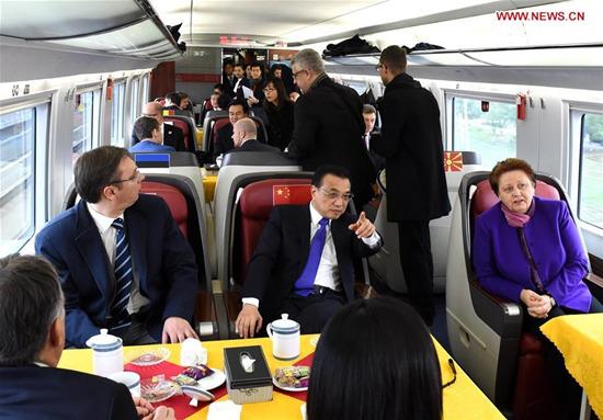 Chinese Premier Li Keqiang (2nd L, 2nd row) invites leaders attending the fourth China and Central and Eastern European (CEE) countries leaders' meeting to a ride on a China-made bullet train from Suzhou to Shanghai, Nov. 25, 2015. (Xinhua/Rao Aimin)