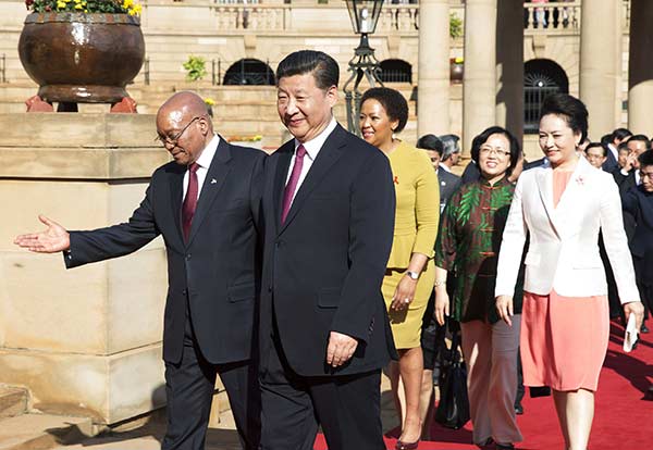 President Xi is warmly welcomed by his South African counterpart Jacob Zuma before their talks in Pretoria, capital of South Africa, on Wednesday. (Photo/Xinhua)