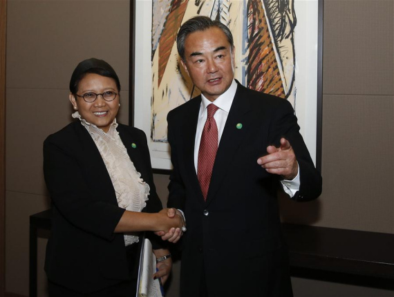 Chinese Foreign Minister Wang Yi (R) meets with Indonesian Foreign Minister Retno Marsudi in Paris, capital of France, on June 3, 2016. (Photo: Xinhua/Ye Pingfan)