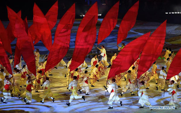 Performers take part in the opening ceremony of the 2016 Rio Olympic Games at the Maracana Stadium in Rio de Janeiro, Brazil, Aug. 5, 2016. (Xinhua/Cheng Min)
