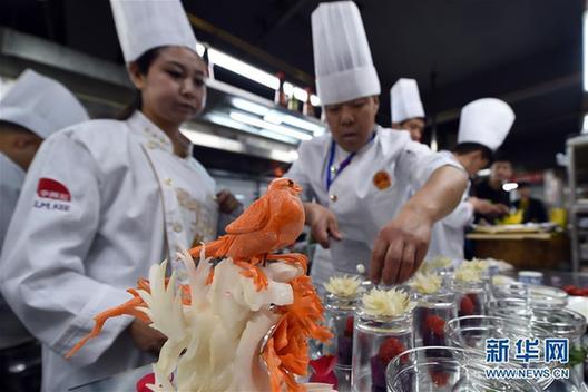 Chefs create delicately crafted dishes at the culinary contest in Lanzhou on April 27. (Photo/Xinhua)