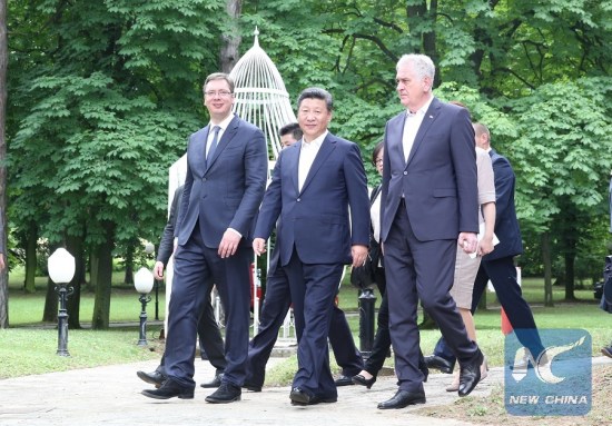 Chinese President Xi Jinping (C, front) attends a luncheon hosted by Serbian President Tomislav Nikolic (R, front) and Serbian Prime Minister Aleksandar Vucic (L, front) in Belgrade, Serbia, June 19, 2016. (Xinhua/Ding Lin)