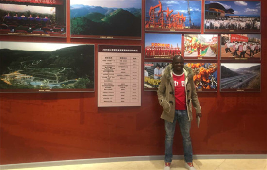 Ehizuelen Michael Mitchell Omoruyi is participating the events during retrace the steps of those brave Chinese soldiers through Yanan in Shaanxi Province to commemorate the 80th anniversary of the Long March. (Photo provided to chinadaily.com.cn)