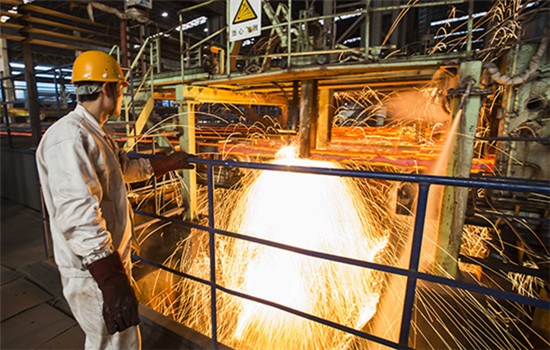 A worker at a steel company in Lianyungang, Jiangsu province, in Jan 2015.Photo/China Daily