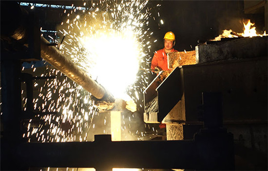Workers at a steel factory in Dalian, Liaoning province. (Photo/China Daily)