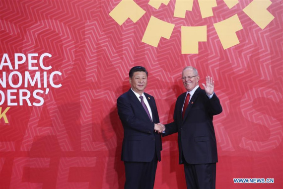 Chinese President Xi Jinping (L) is welcomed by Peruvian President Pedro Pablo Kuczynski before the 24th APEC Economic Leaders' Meeting in Lima, Peru, Nov. 20, 2016. (Photo: Xinhua//Pang Xinglei)
